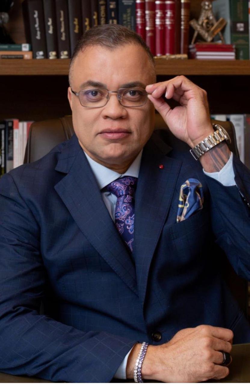 Dr. Joabs Sobrinho no escritório
